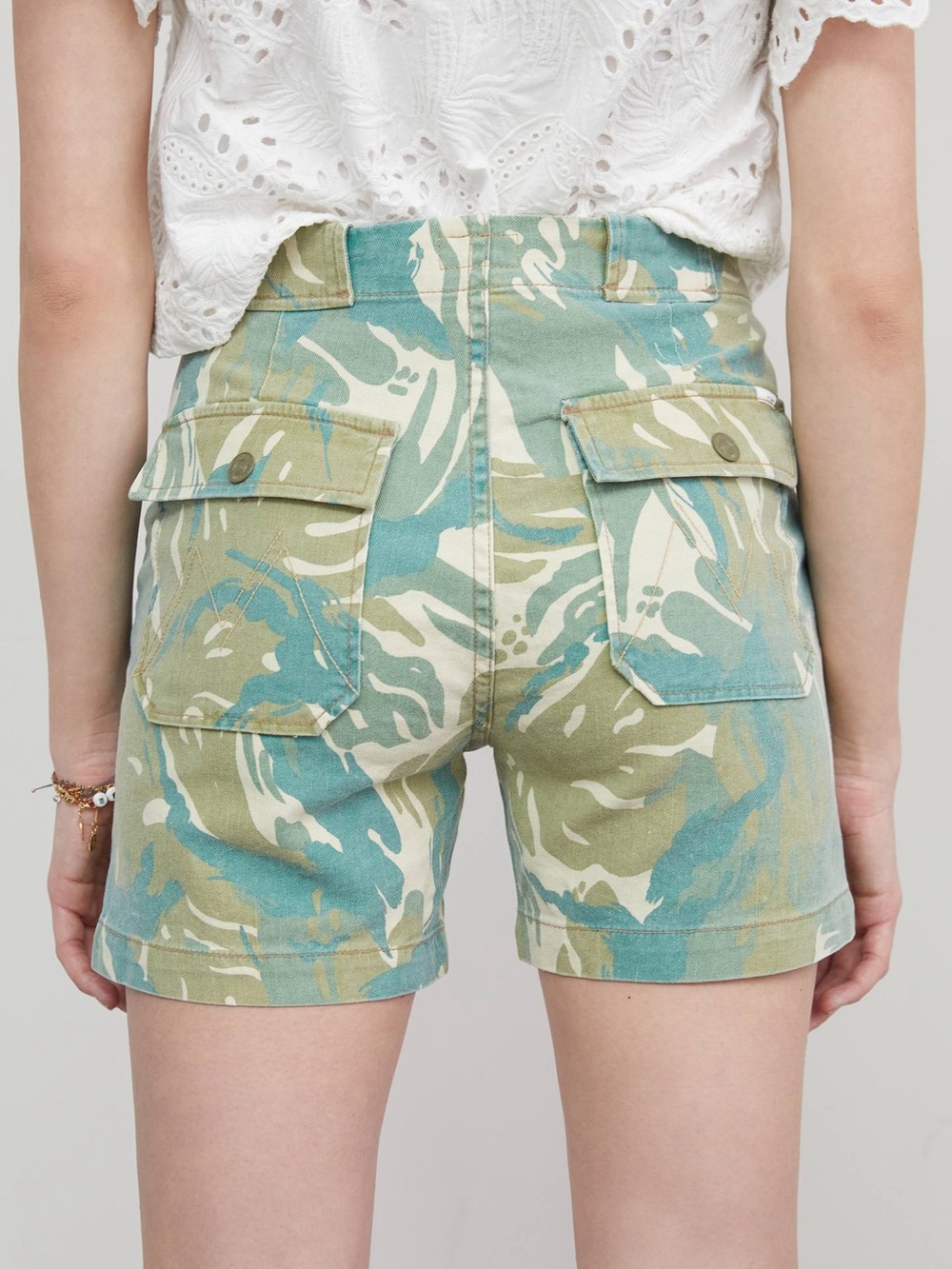 MOTHER The Rambler Patch Pocket Shorts | Tropical Camo | Size 26